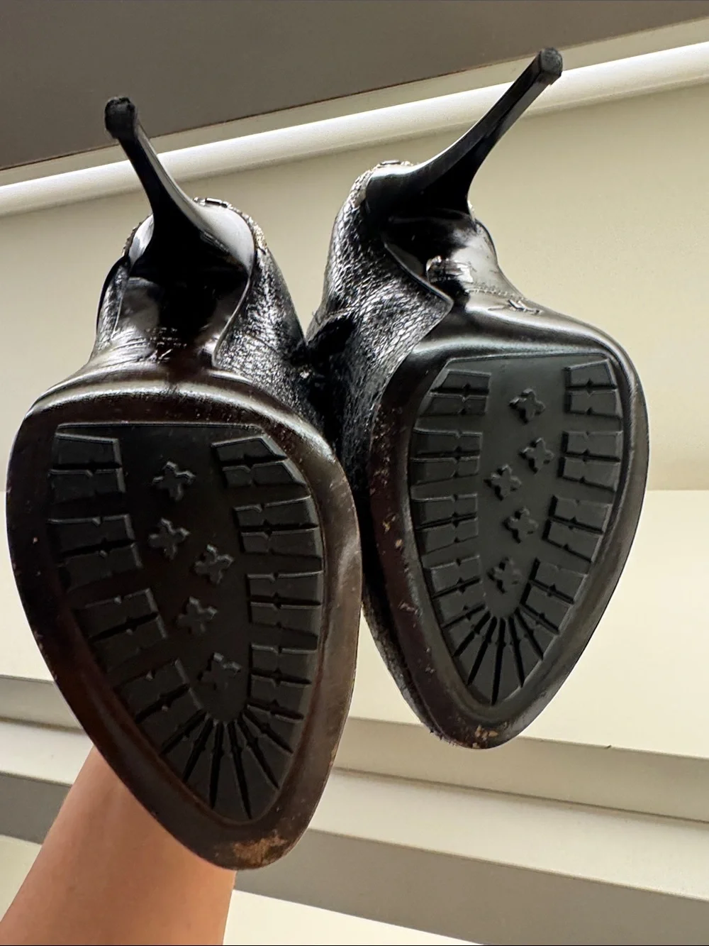 Giuseppe Zanotti bold over